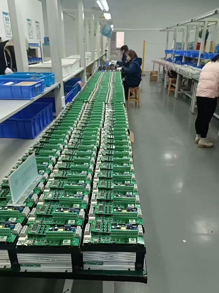 电力调整器在运行时最大电流逐步降低是为什么？