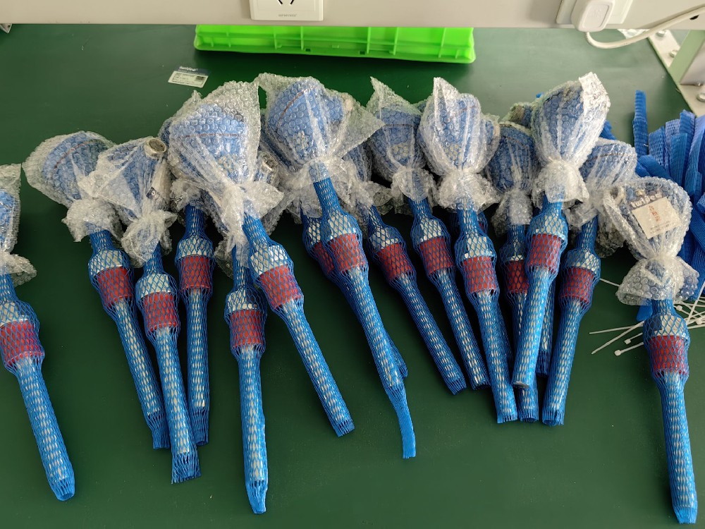 在工业自动化中，热电阻是若何与节造系统集成的，以实现温度节造和监测？