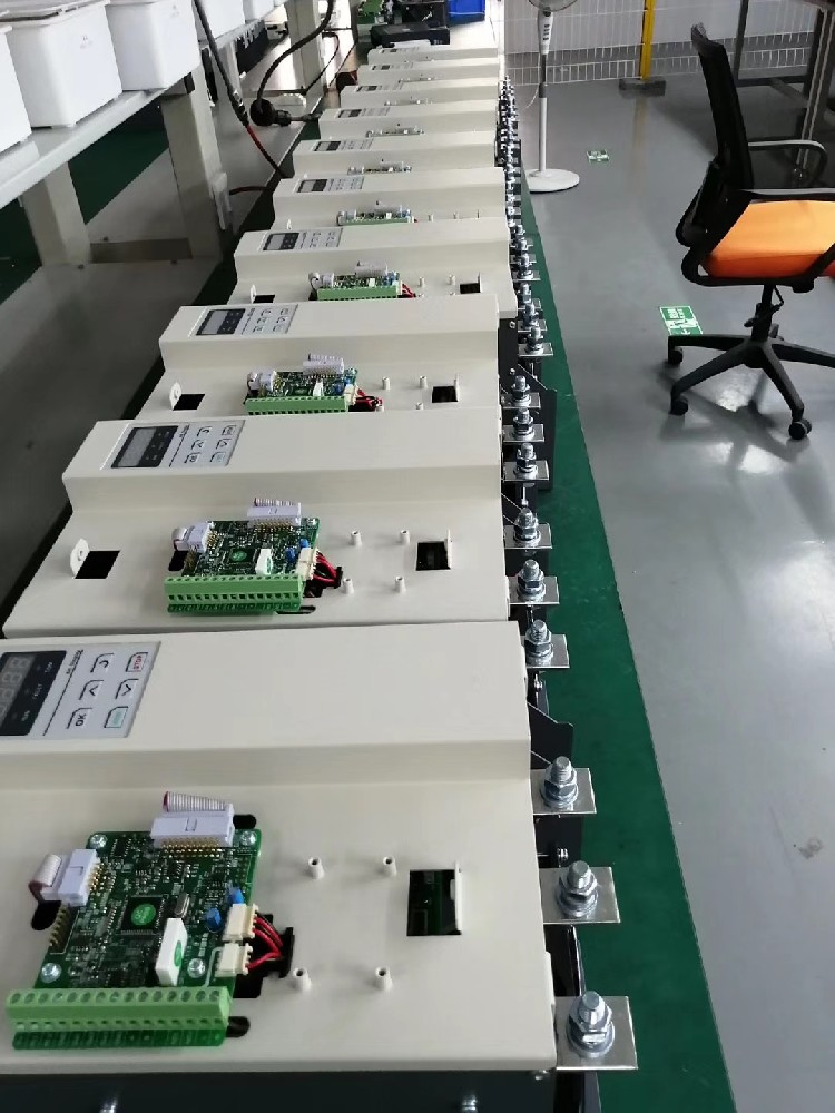 电力调整器与变频器在某些利用场景下职能有沉叠，若何抉择使用哪一个？
